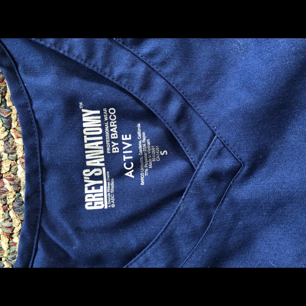 Scrub Top - Picture 2 of 3
